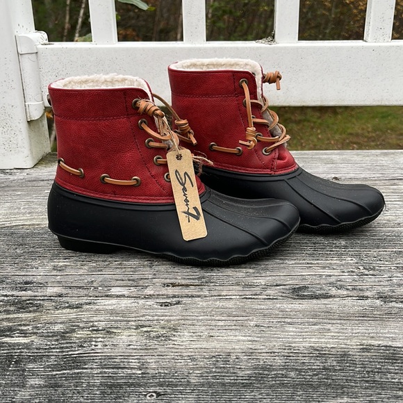 Duck boots. - Picture 2 of 8